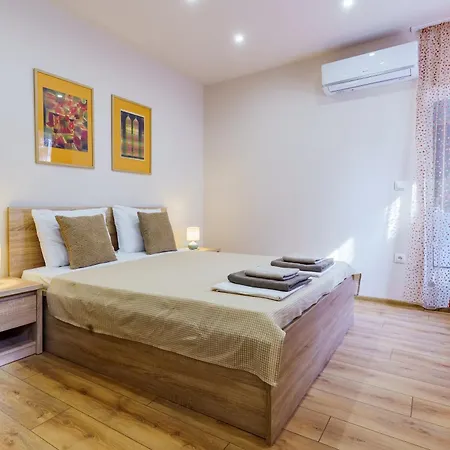 за гости ирис 2 Iris Guest 2 דירה וליקו טורנובו